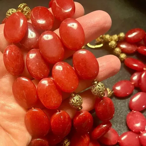 🏖️SOLD🏖️ Coral Five Strand Vintage Necklace with Gold Filagree Beads - Picture 7 of 9